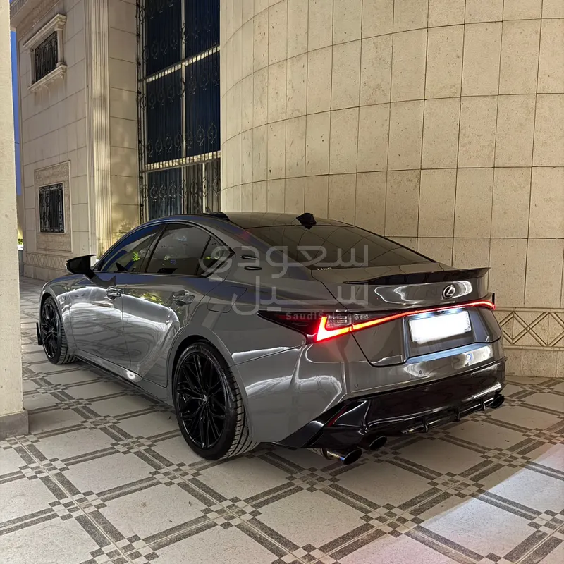 2023 لكزس آي إس 350 إف