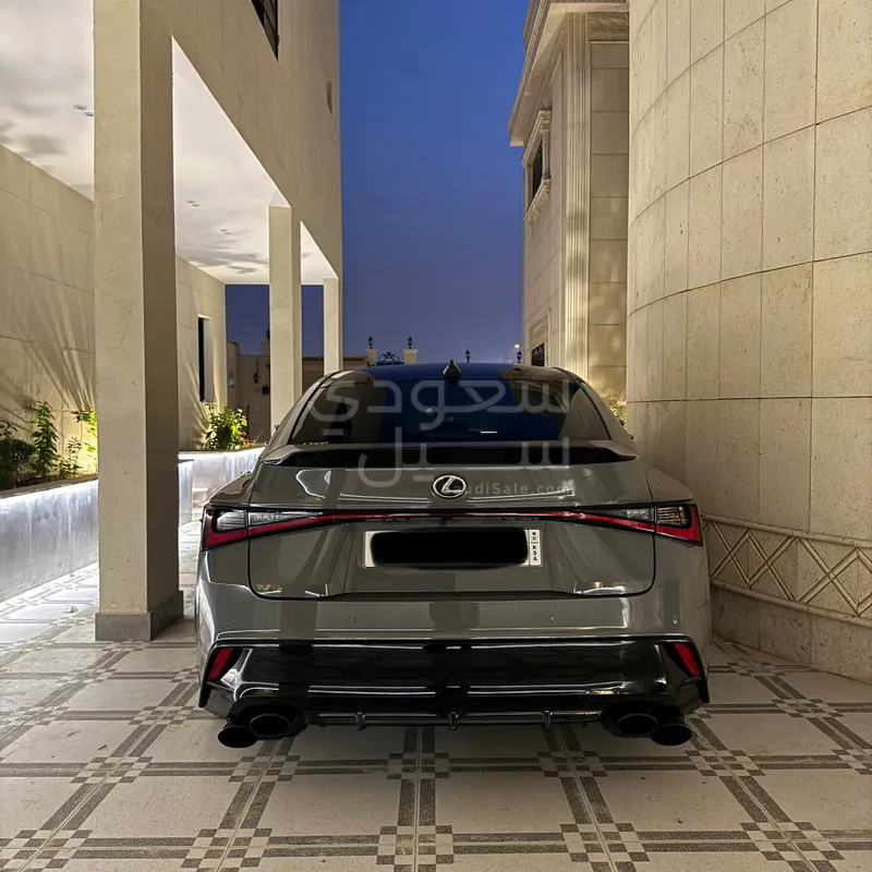 2023 لكزس آي إس 350 إف