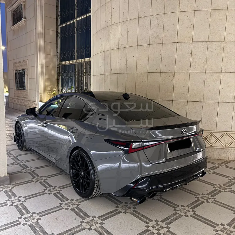 2023 لكزس آي إس 350 إف