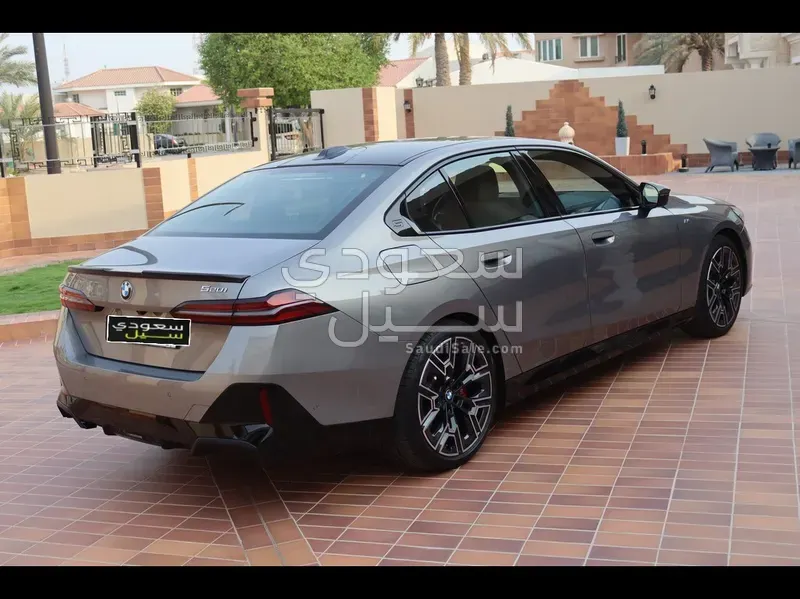 2024 BMW 5 Series 520i