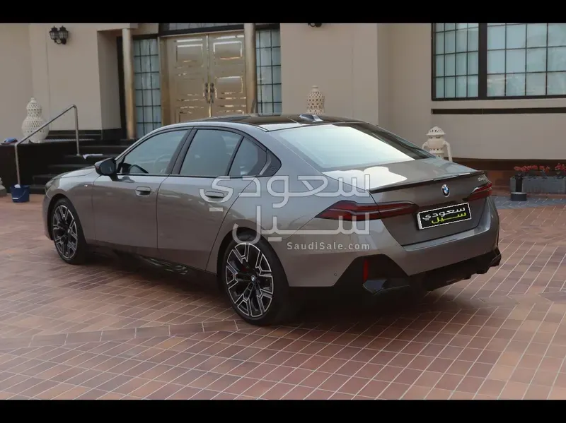 2024 BMW 5 Series 520i