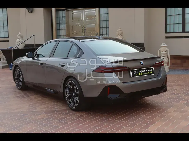 2024 BMW 5 Series 520i