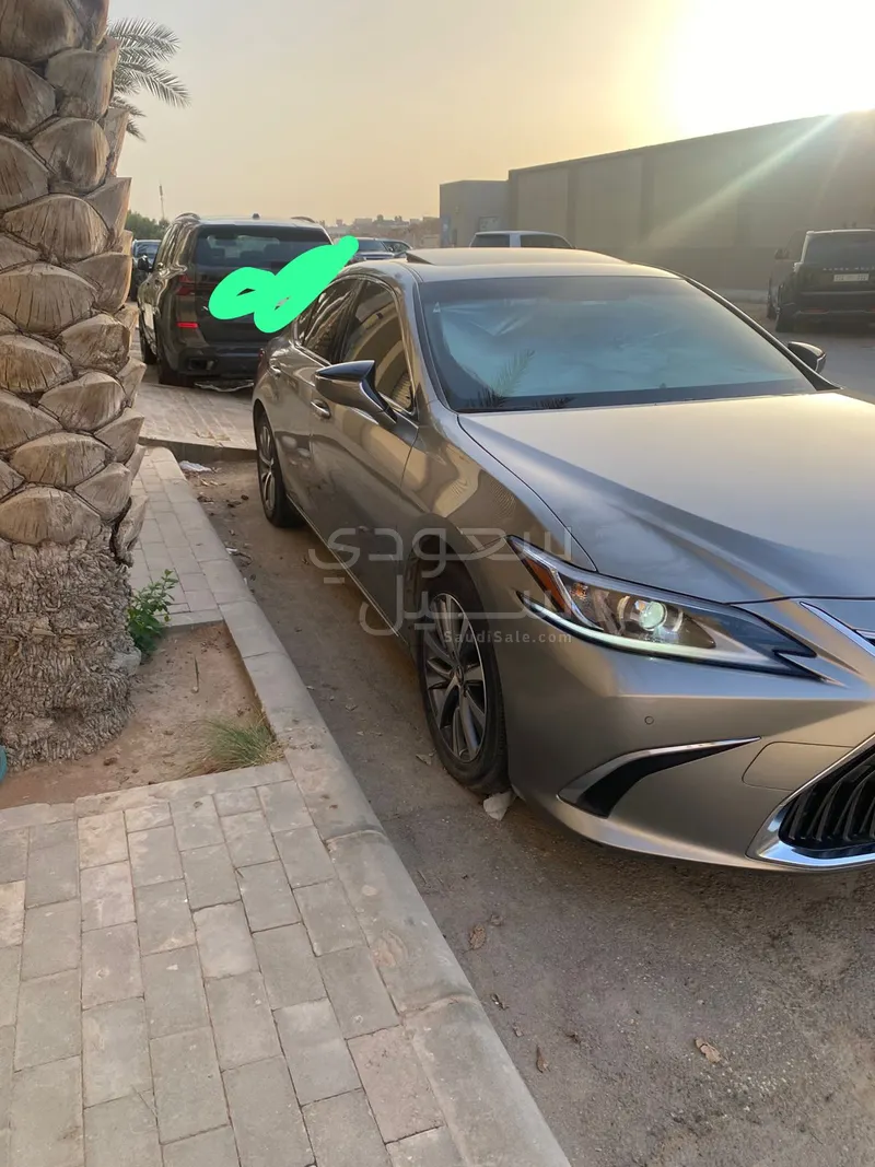 2020 لكزس إي إس 250