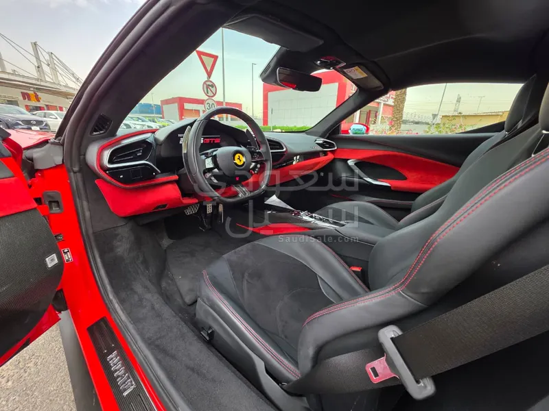 2025 فيراري جي تي اس 296