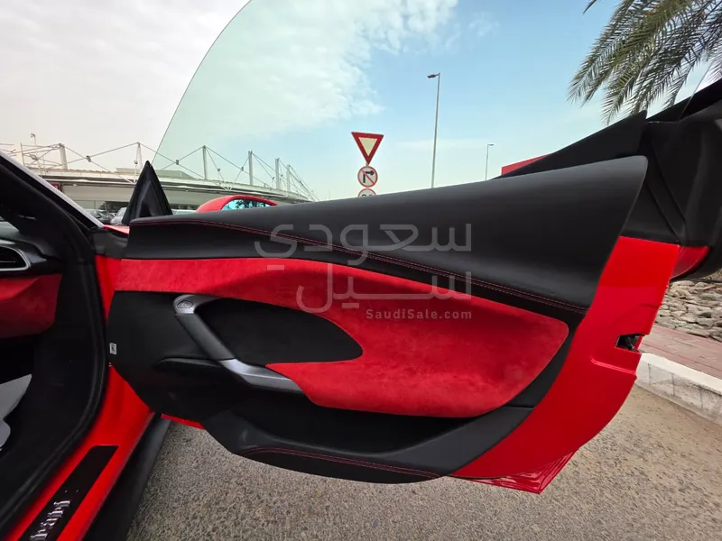 2025 فيراري جي تي اس 296