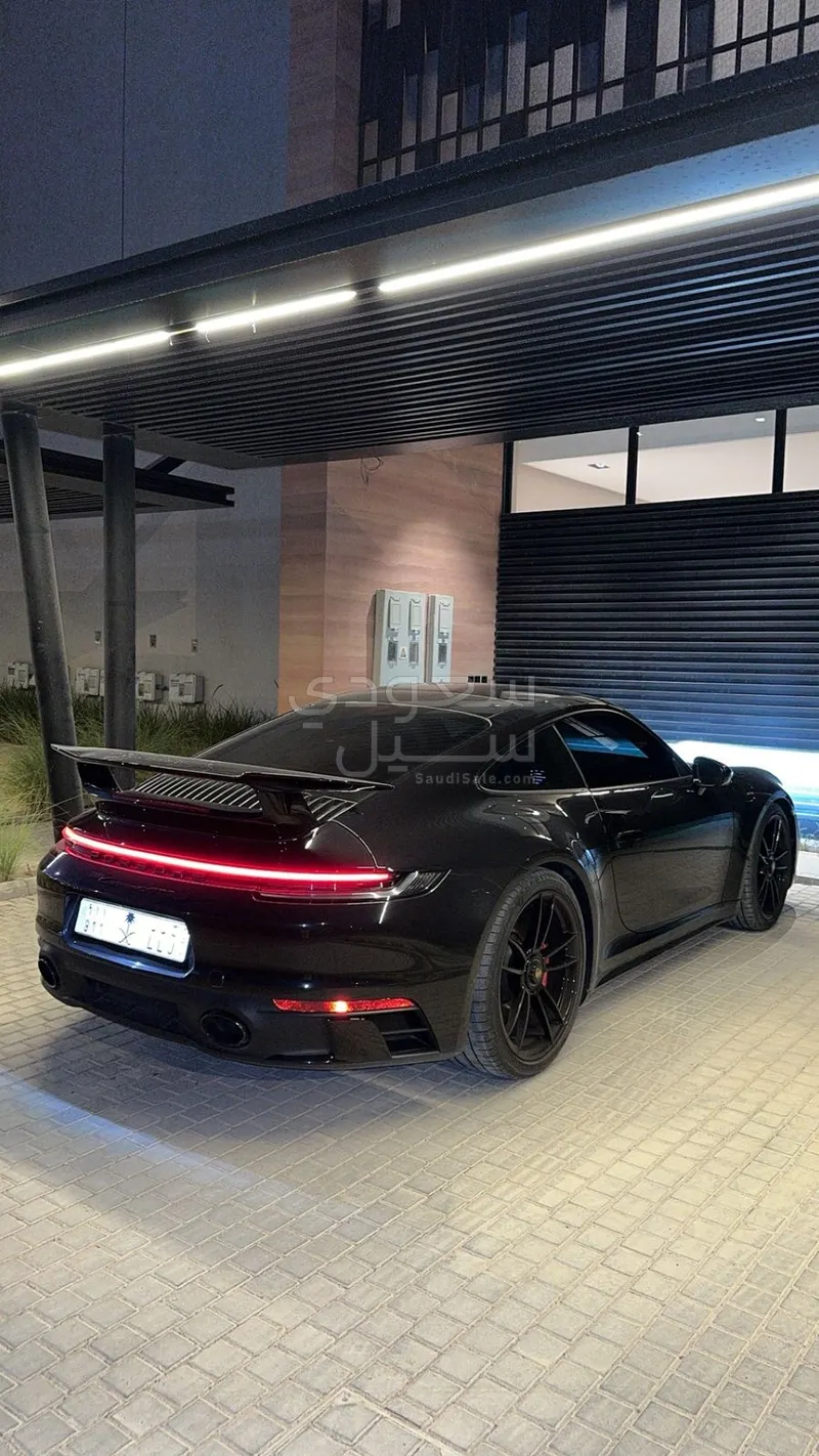 2024 بورش 911 كاريرا جي تي اس