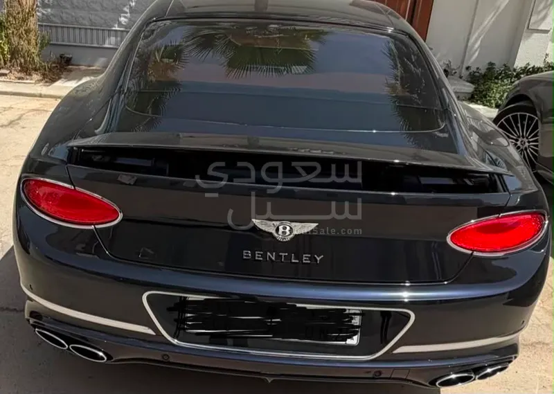 2022 بنتلي كونتيننتل جي تي مولنير في 8 اس