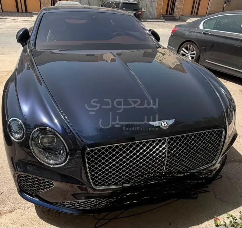 2022 بنتلي كونتيننتل جي تي مولنير في 8 اس