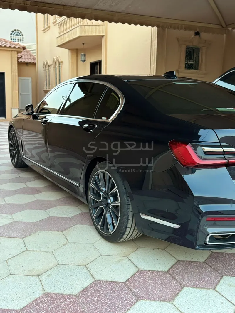2021 بي ام دبليو الفئة السابعة 730 إل أي