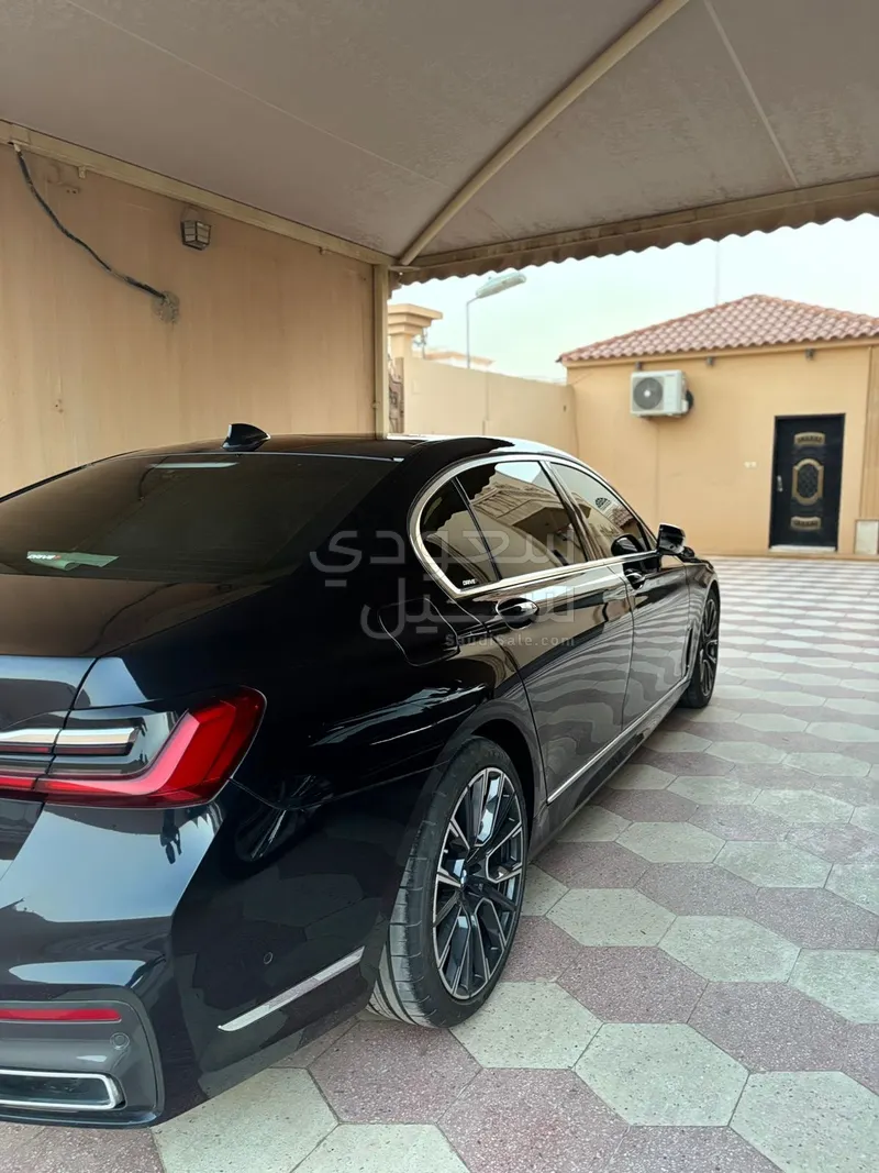 2021 بي ام دبليو الفئة السابعة 730 إل أي
