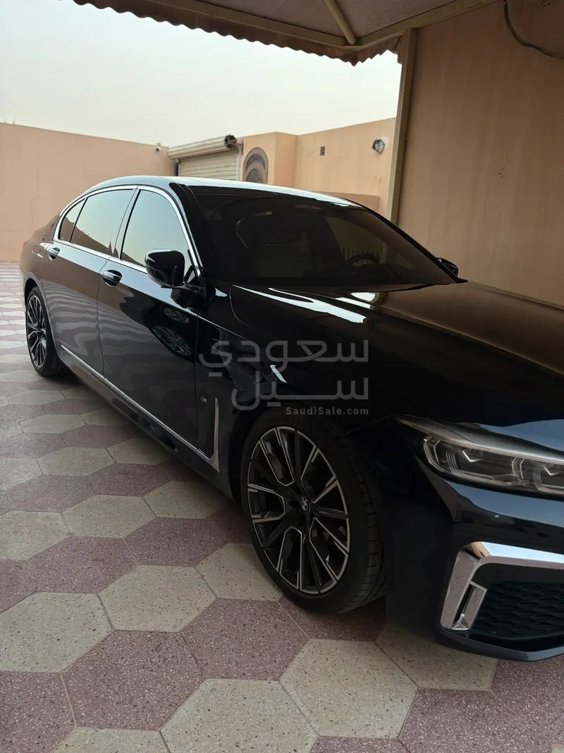 2021 بي ام دبليو الفئة السابعة 730 إل أي