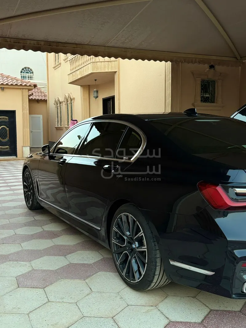 2021 بي ام دبليو الفئة السابعة 730 إل أي