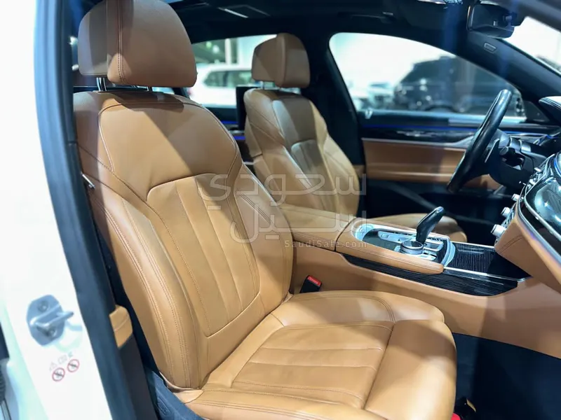 2021 بي ام دبليو الفئة السابعة 730 إل أي