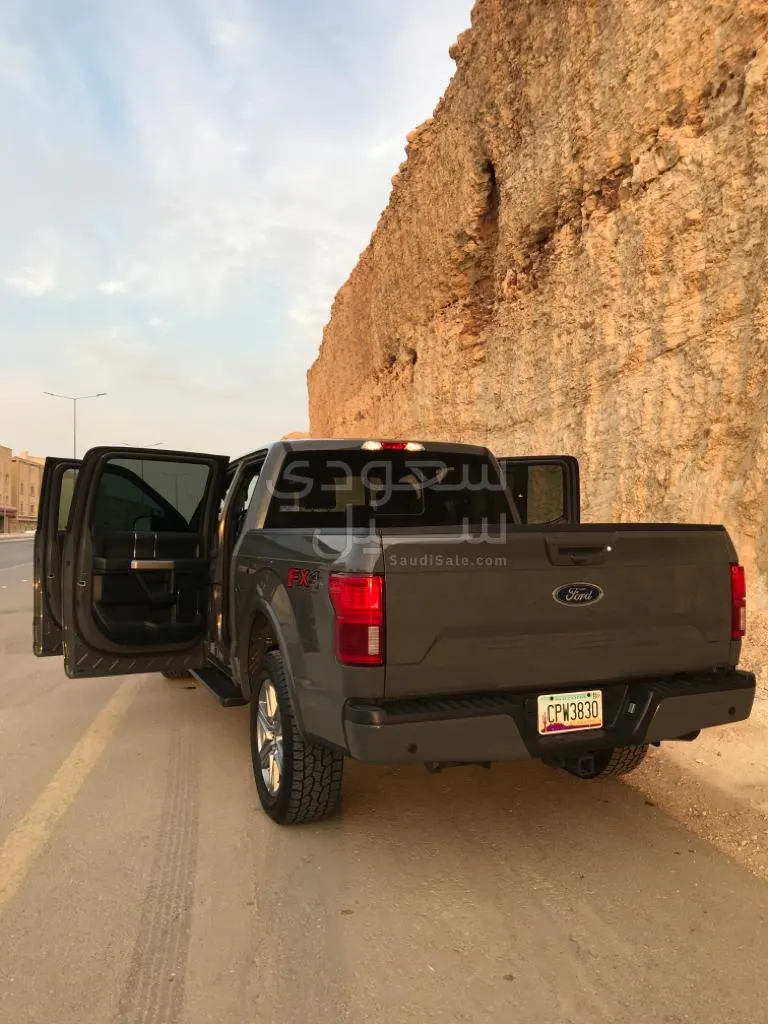 2018 فورد اف 150 لاريات