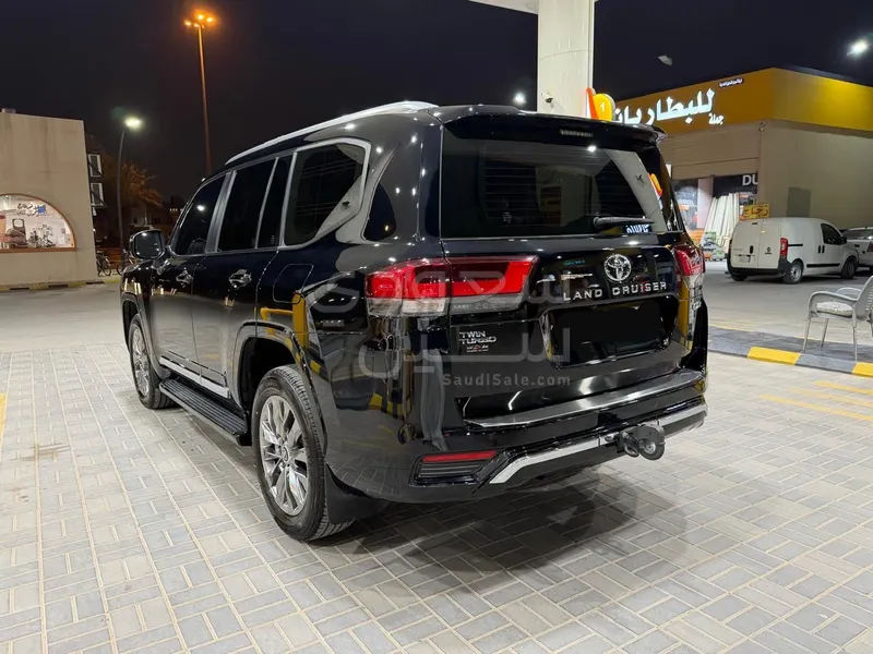 2024 Toyota Land Cruiser GXR