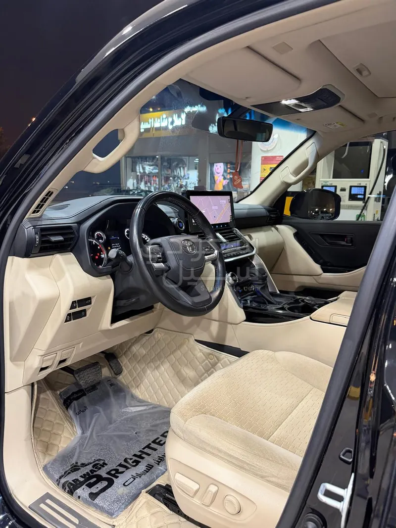 2024 Toyota Land Cruiser GXR
