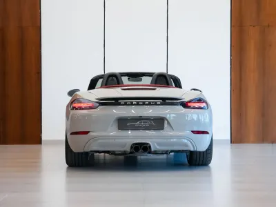 2025 بورش بوكستر