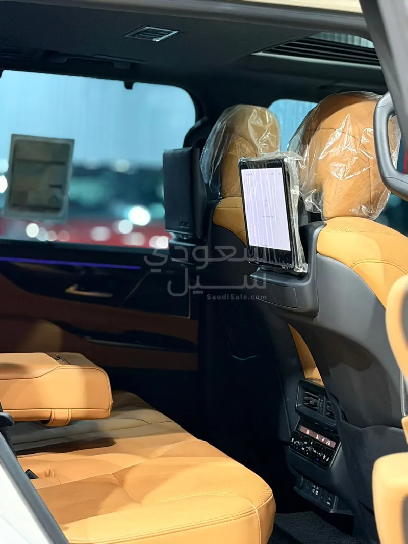 2023 لكزس إل إكس 600