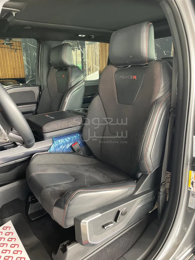 2025 فورد اف 150 رابتور ار