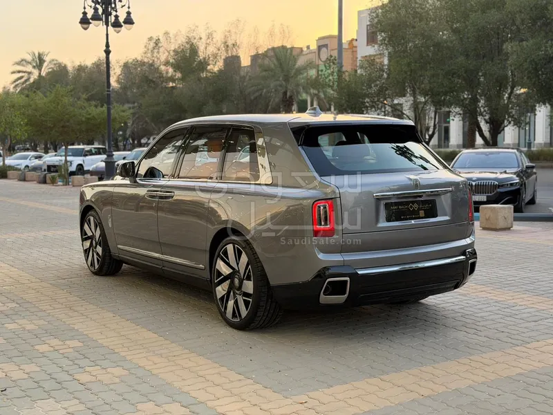 2023 Rolls-Royce Cullinan Silver Badge