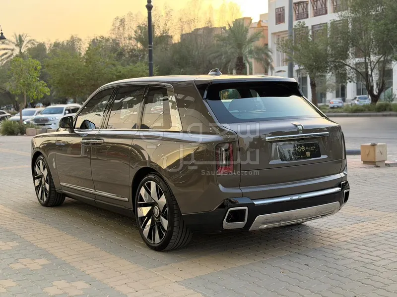 2025 Rolls-Royce Cullinan Silver Badge