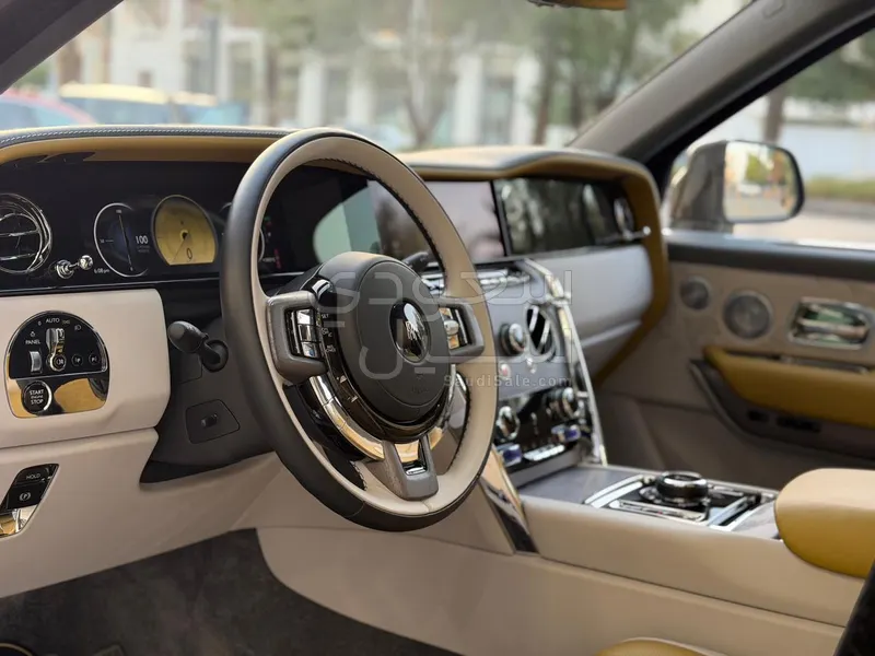 2025 Rolls-Royce Cullinan Silver Badge