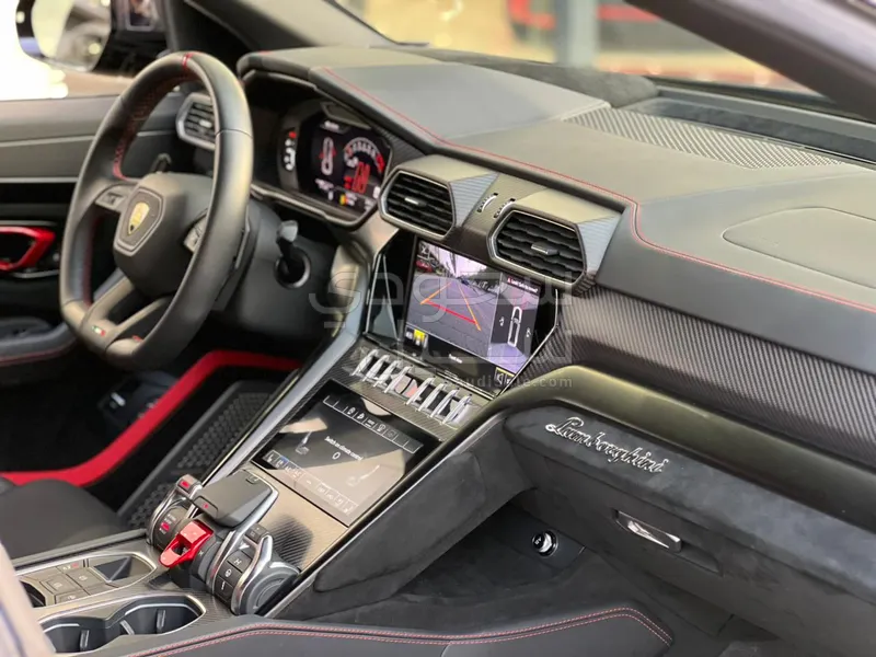 2023 Lamborghini URUS Performante