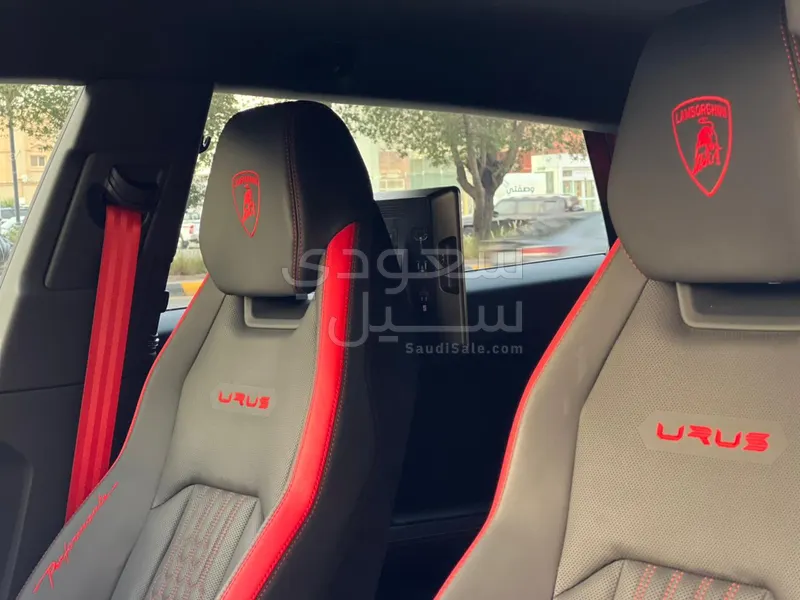 2023 Lamborghini URUS Performante