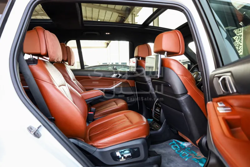 2020 BMW X Series 7