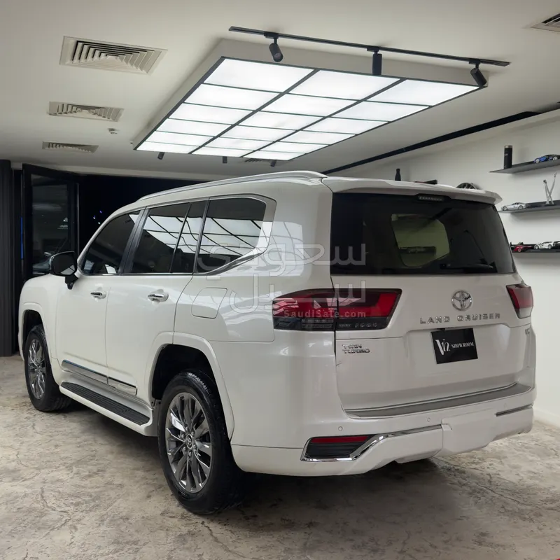 2024 Toyota Land Cruiser VX