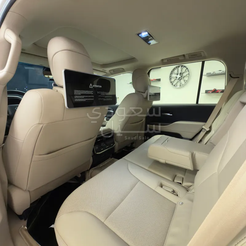 2024 Toyota Land Cruiser VX