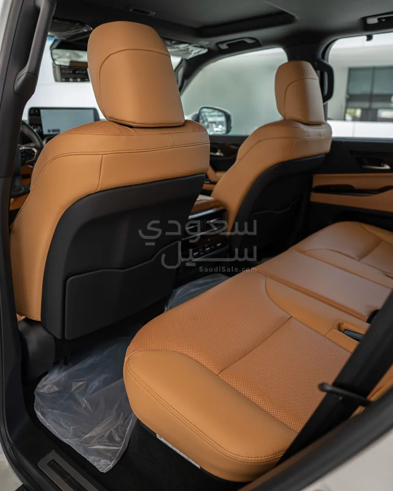 2025 لكزس إل إكس 600