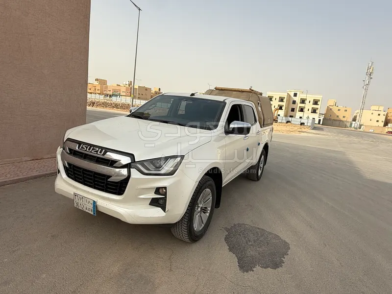 2021 ايسوزو بيكب غمارتين