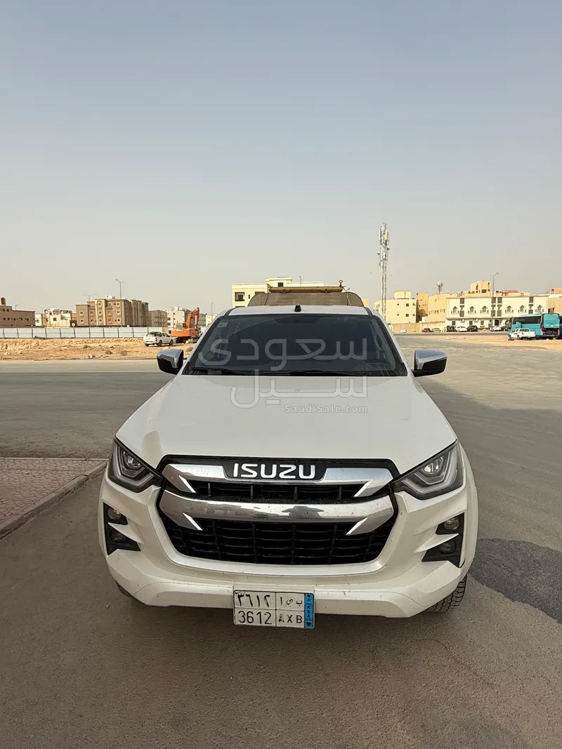 2021 ايسوزو بيكب غمارتين