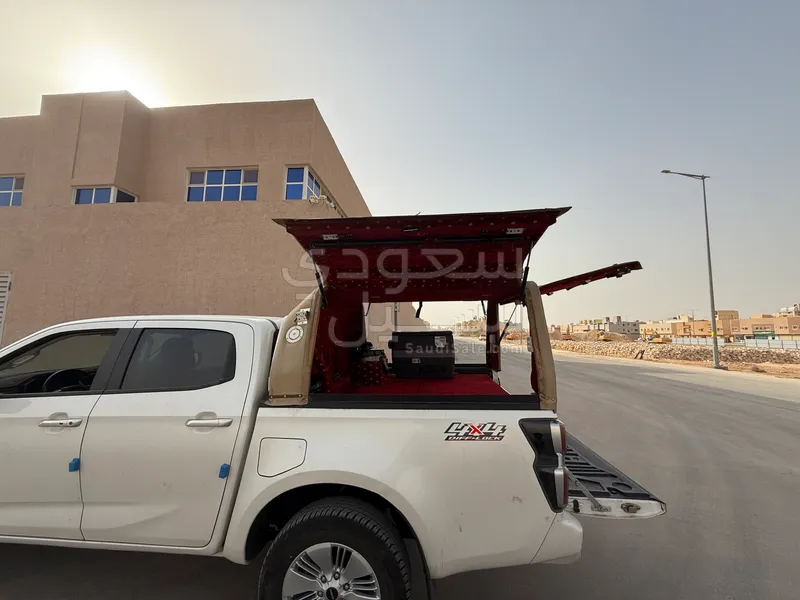 2021 ايسوزو بيكب غمارتين