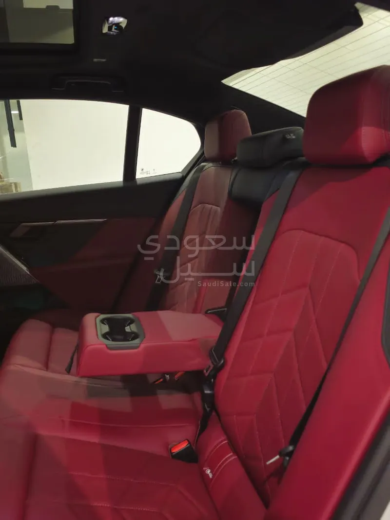 2026 BMW 5 Series 520i