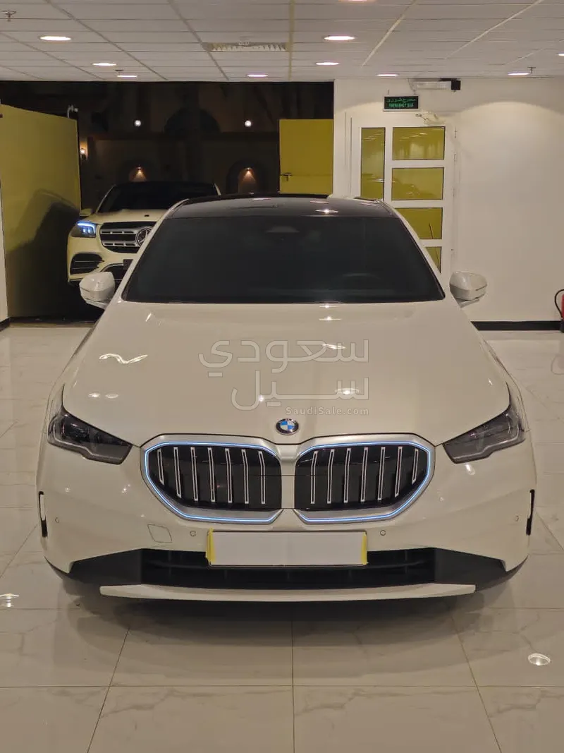 2026 BMW 5 Series 520i