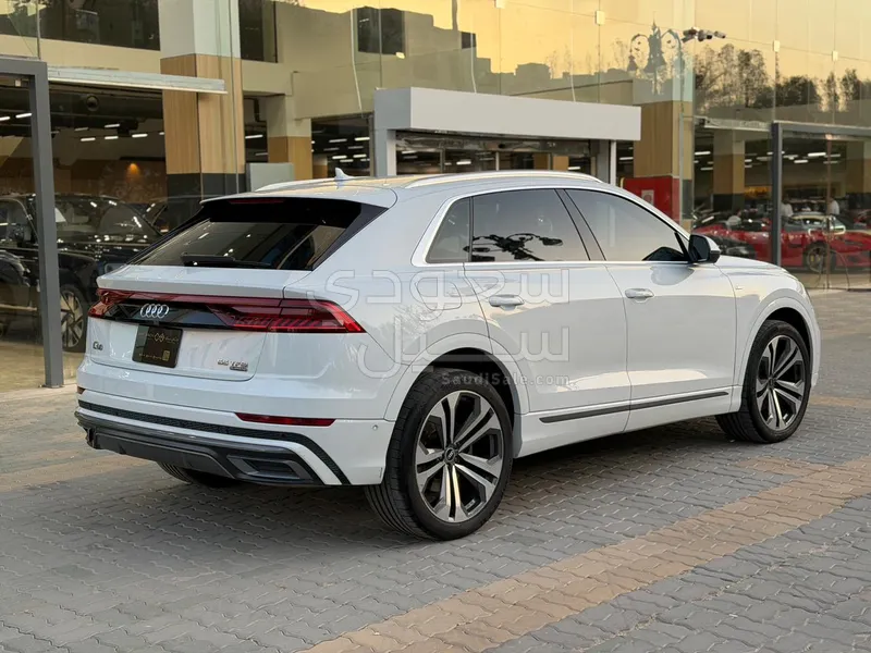 2021 Audi Q8 S Line