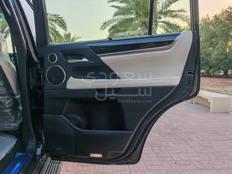 2018 Lexus LX 570