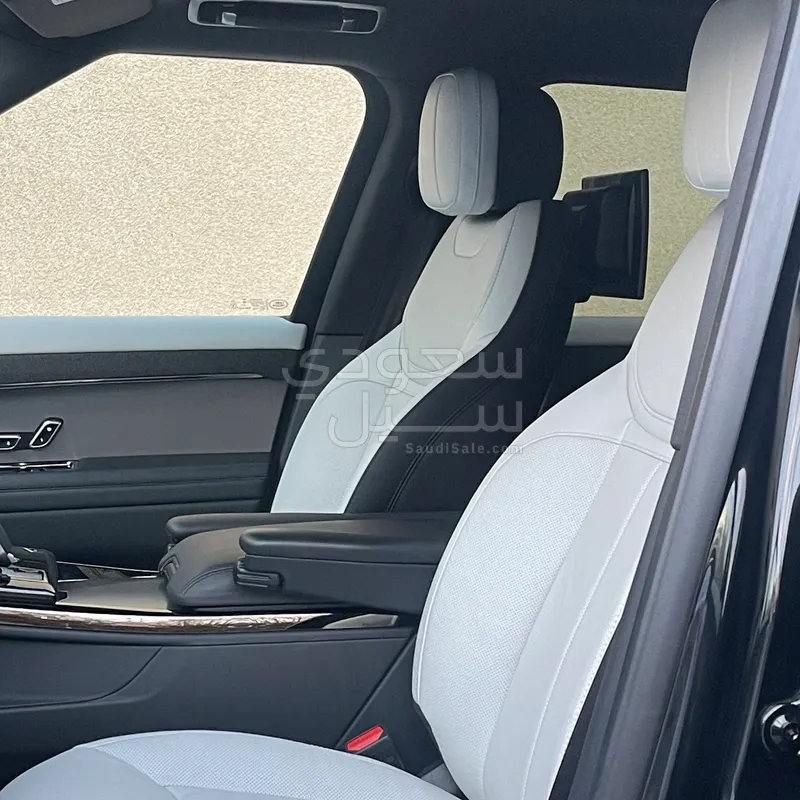 2025 Land Rover Range Rover Sport SE