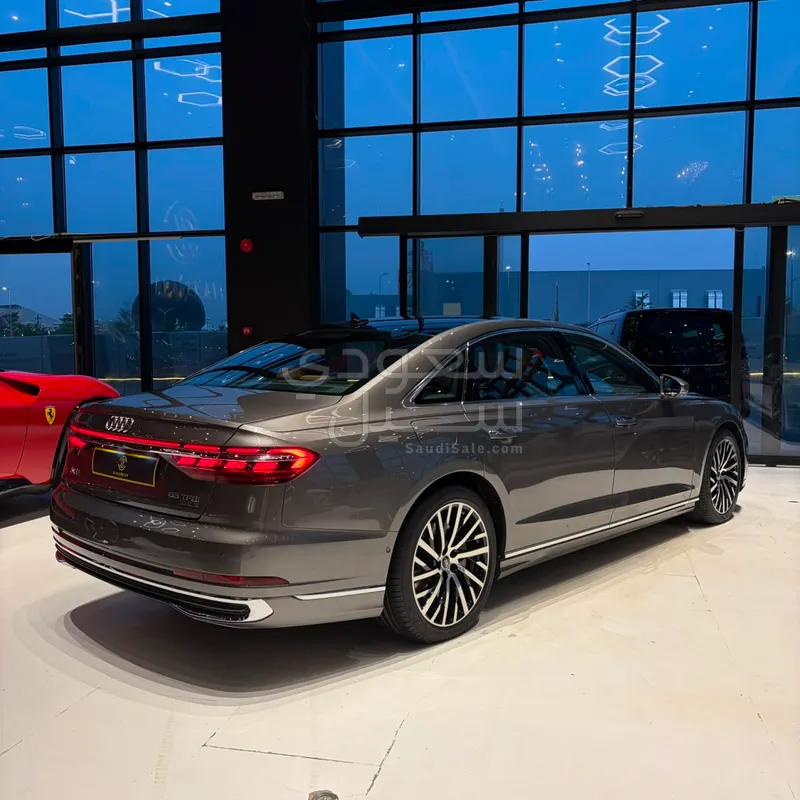 2023 Audi A8L