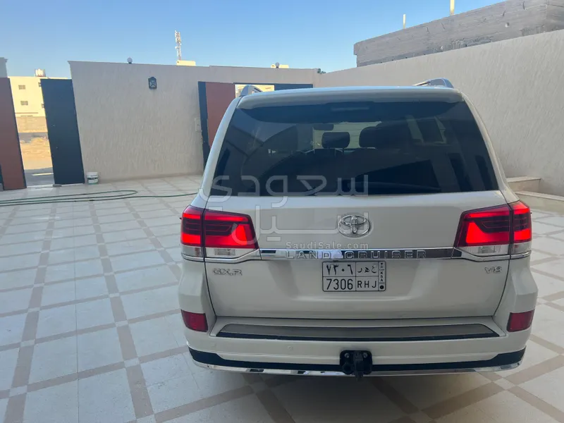 2016 Toyota Land Cruiser GXR