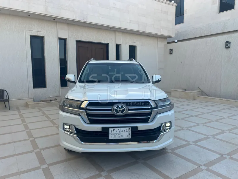 2016 Toyota Land Cruiser GXR