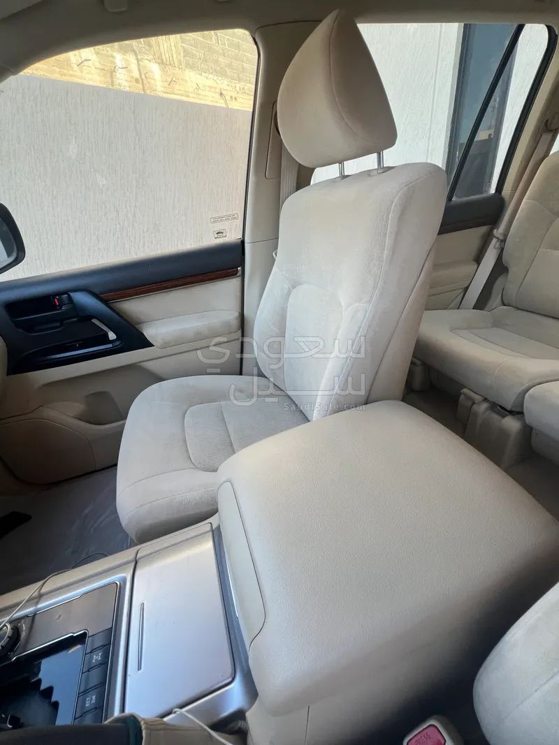 2016 Toyota Land Cruiser GXR