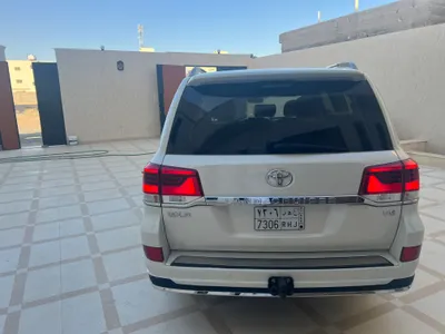 2016 Toyota Land Cruiser GXR
