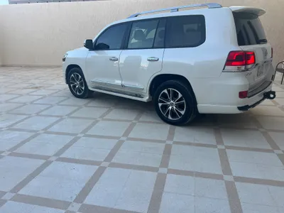 2016 Toyota Land Cruiser GXR