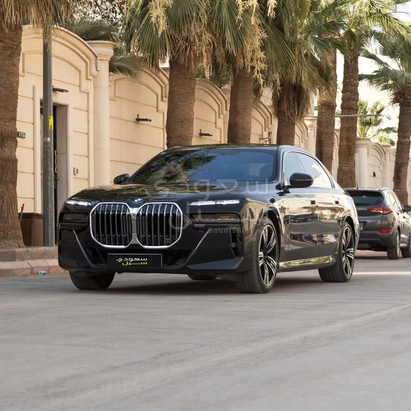2023 BMW 7 Series 740i