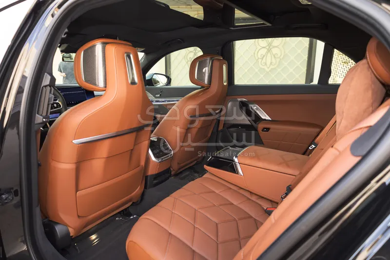 2023 BMW 7 Series 740i