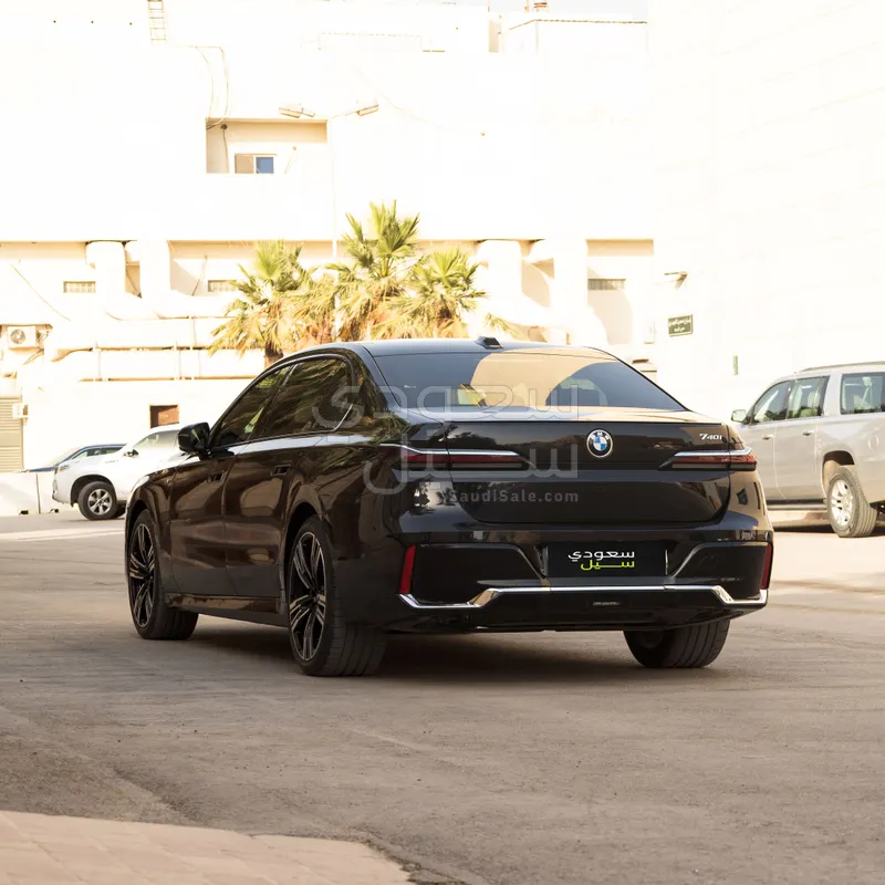2023 BMW 7 Series 740i
