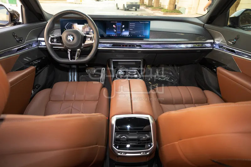 2023 BMW 7 Series 740i